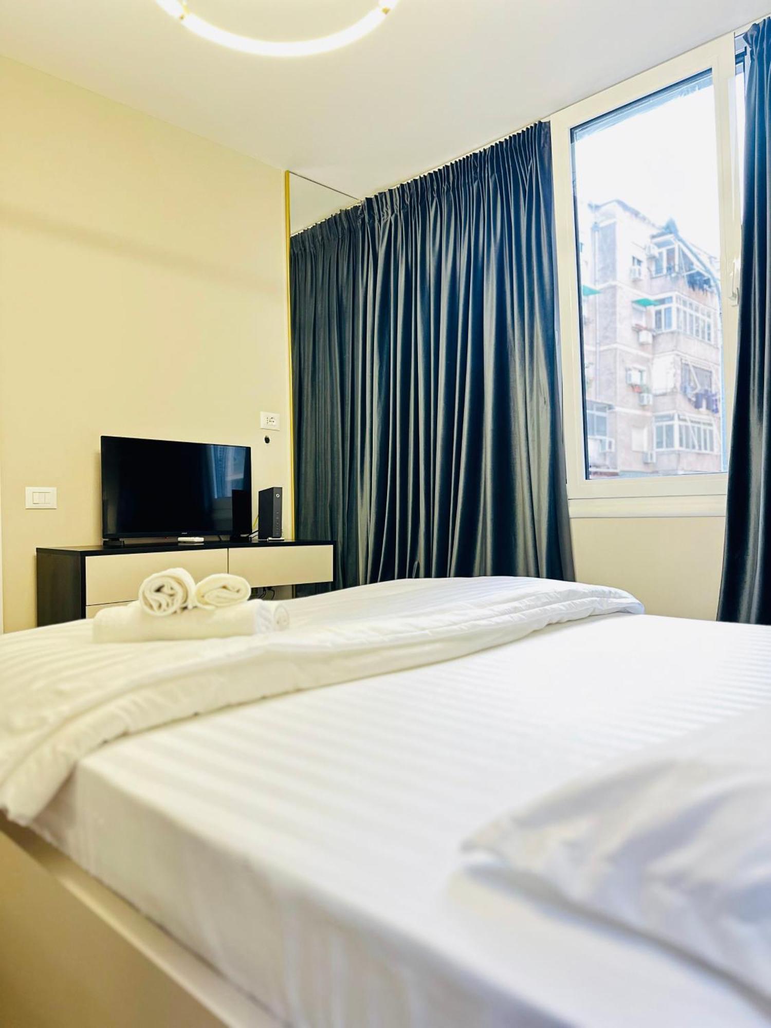 Luxurious Central Stay - Self Check-In Tirana Exterior foto